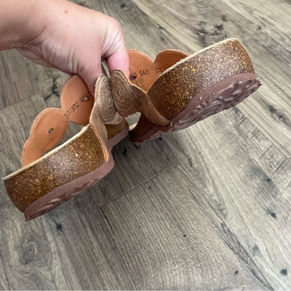 3M Thinsulate Neutral Tan Circular-Accent Women's Sandals - Picture 5 of 9
